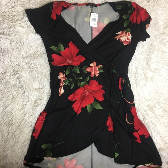 Forever 21 Dresses & Skirts - FLORAL WRAP DRESS 🌹